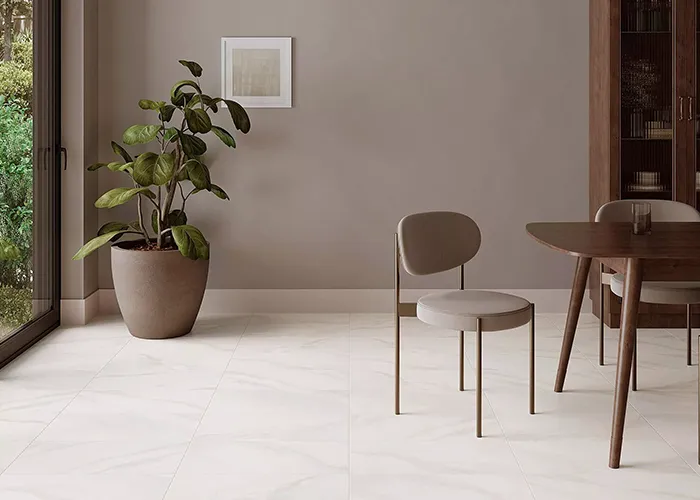 در طراحی داخلی و اجرای کف و دیوار فضاهای مختلف، ایمنی و جلوگیری از لغزش یکی از مهم‌ترین نکات است